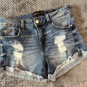 Kendell + Kylie. Size 7 Womens Jean Shorts.